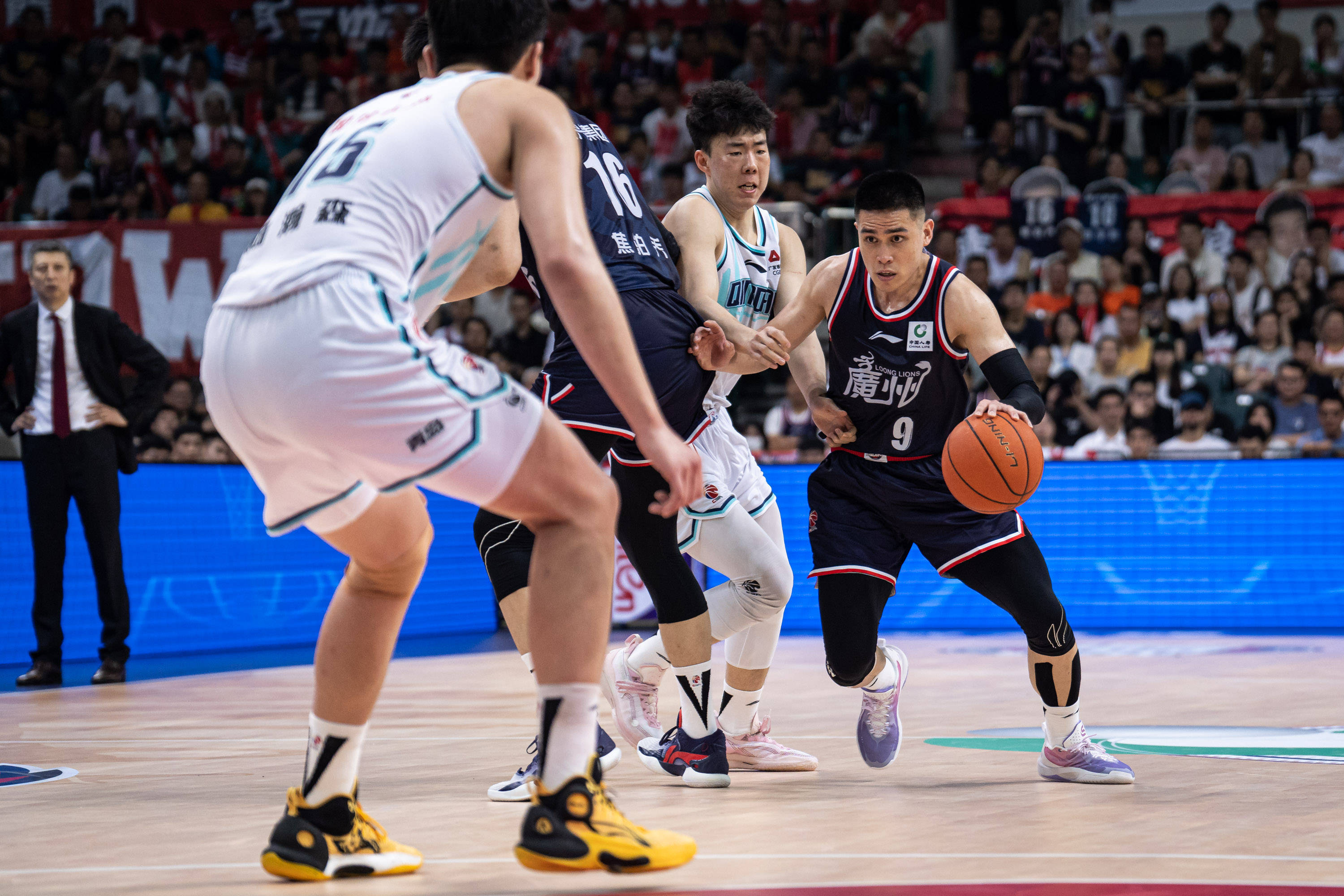 依托团队协 依托团队协
